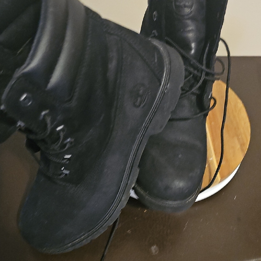 Timberland Black High-Top Boots with Rugged Sole
